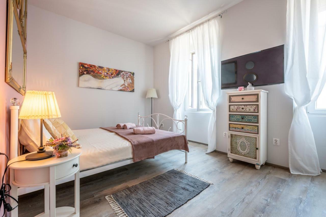 Old City Romantic Studios 3 PUY Eksteriør bilde