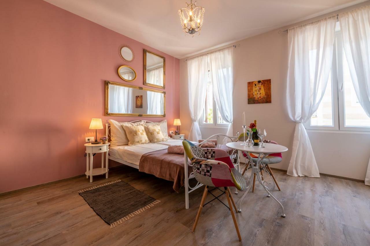 Old City Romantic Studios 3 PUY Eksteriør bilde